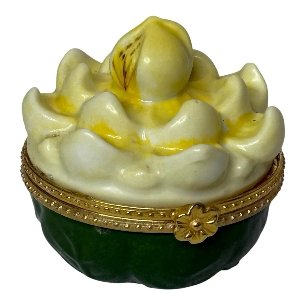 Vintage 90's Lotus Flower‎ Hinged Porcelain Trinket Box Figurine 2.5